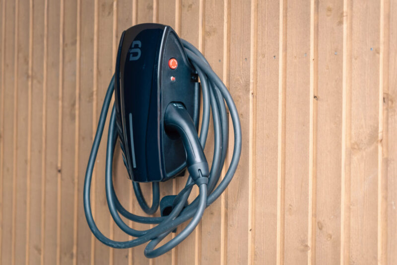 Sähköauton latauspiste kotona