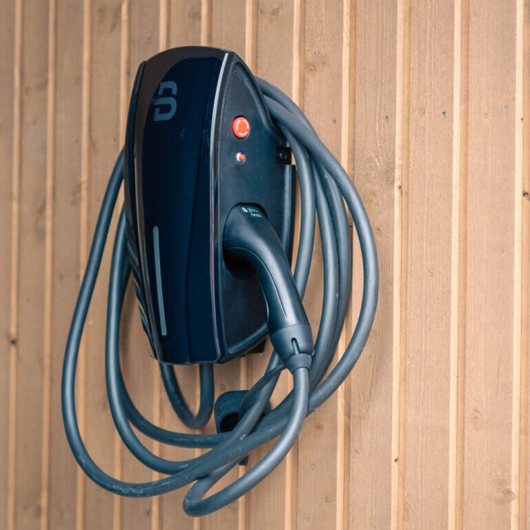 Sähköauton latauspiste kotona