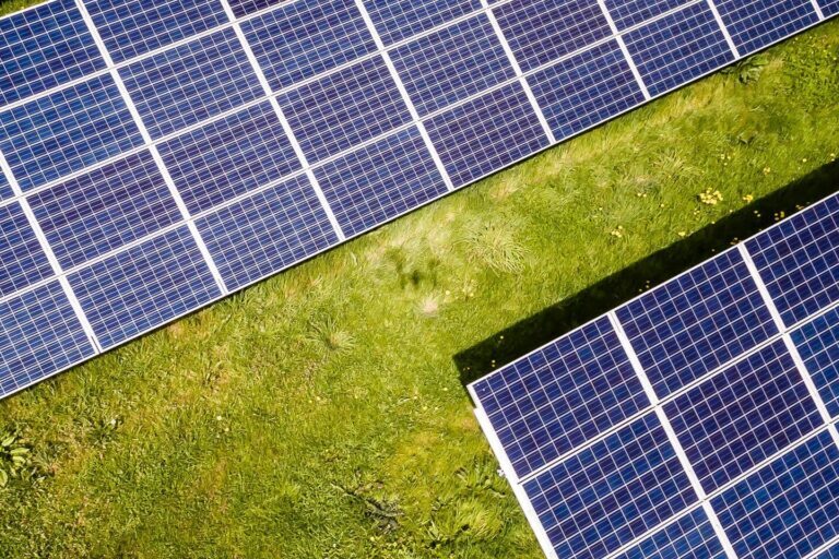 Aurinkovoimala kasvattaa energiatehokkuutta