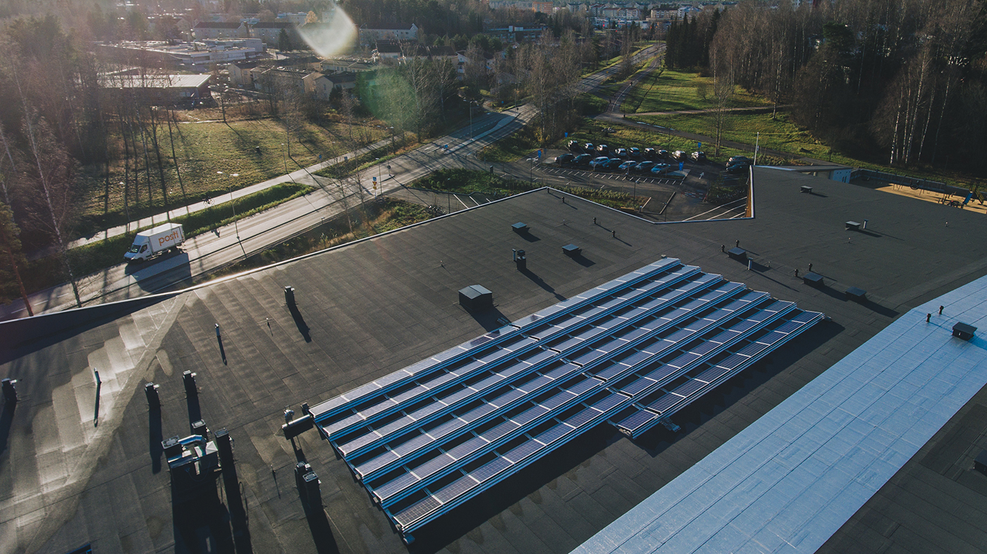 Keravanjoen monitoimitalon uudet aurinkopaneelit