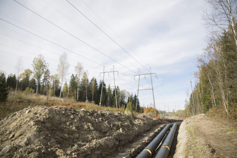 Kuvaa Nikkilän kaukolämmön runkolinjasta