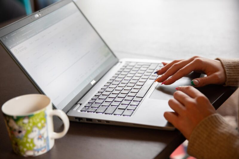 Kirjoitusta tietokoneella