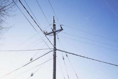 Sähköpylväs Sipoossa talvella