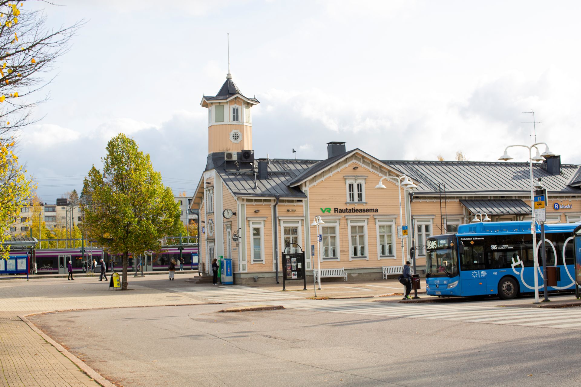 Keravan juna-asema kesällä