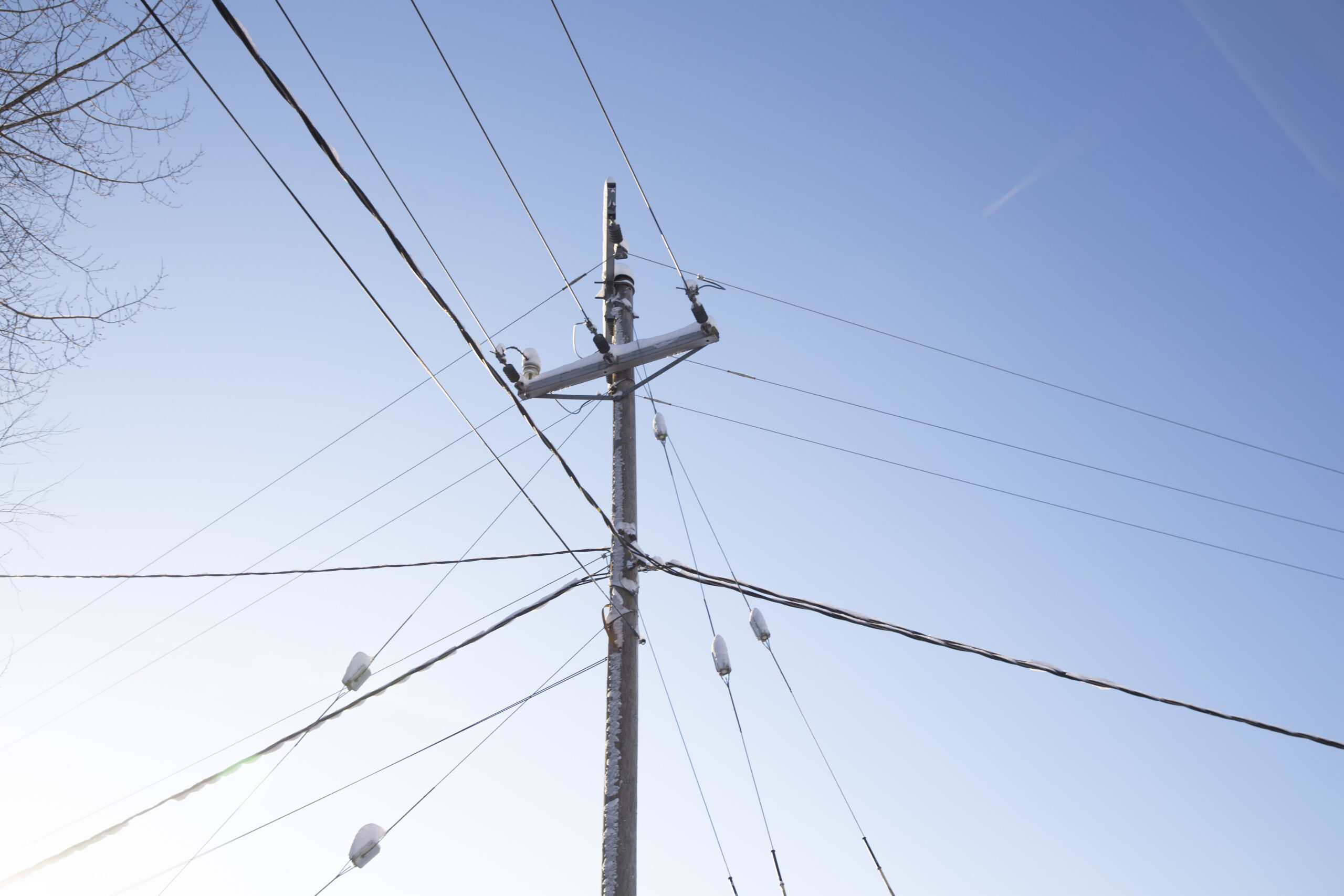 Luminen sähkötolppa