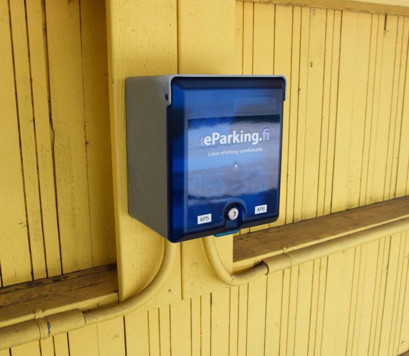 Latausasema Saksantien parkkikatoksessa
